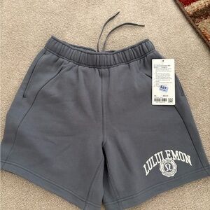 Lululemon Scuba MidRise Oversized Short 7” graphic size XS solar grey